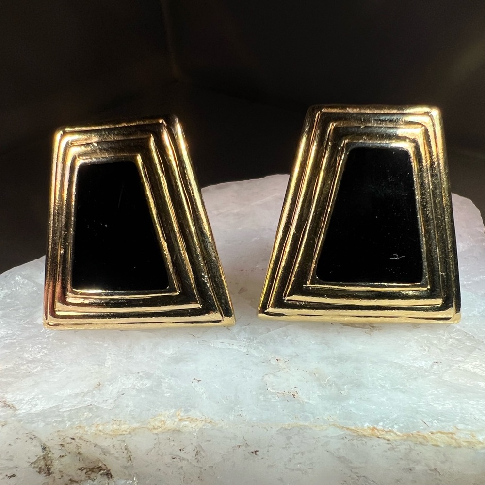 Vintage Ribbed Gold and Black Enamel Trapezoid Modernist  Clip Earring